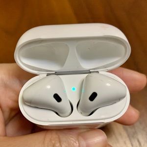 💫AirPods 2nd generation w wired charging case💫